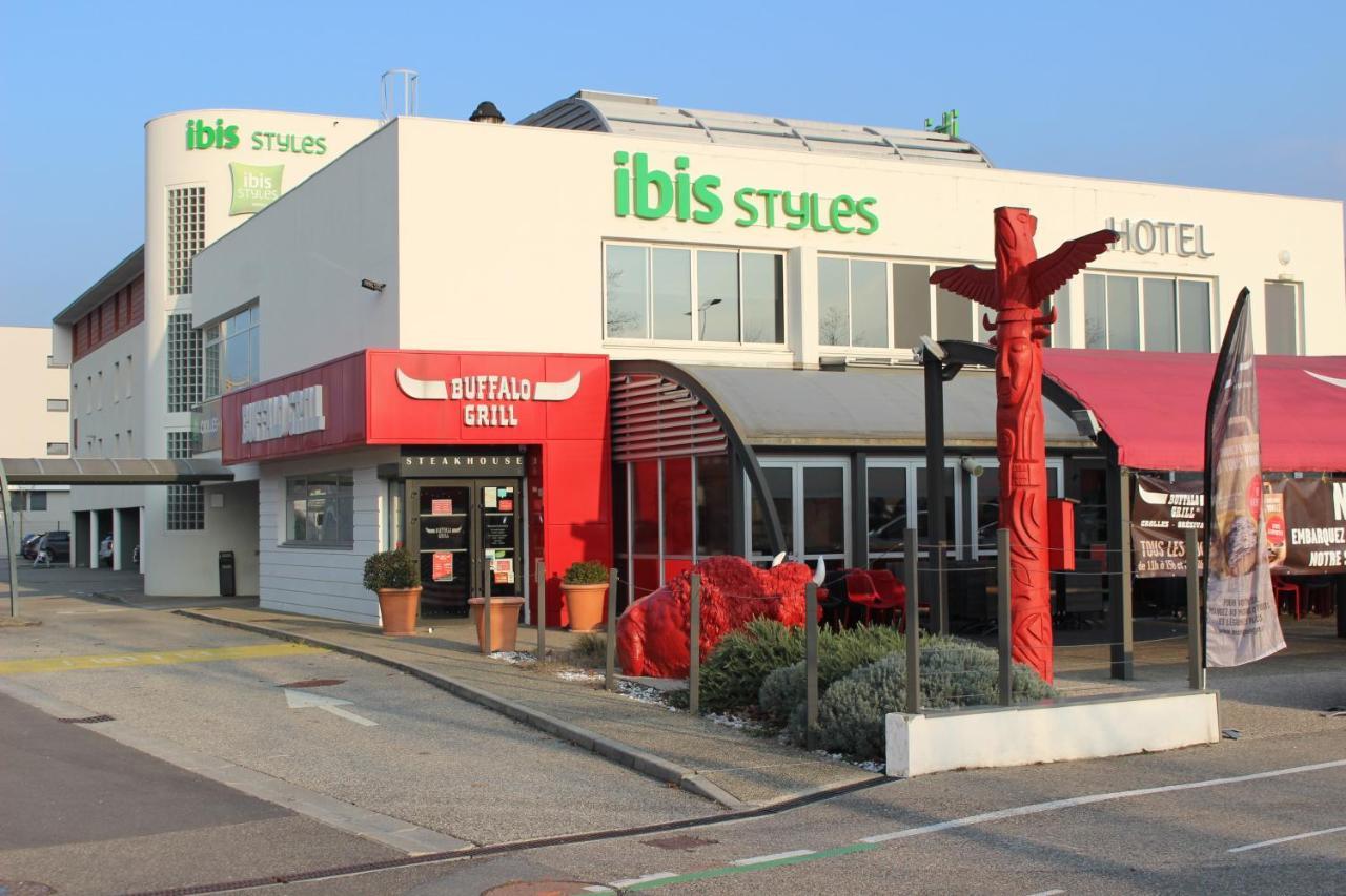 Hotel Ibis Styles Crolles Grenoble A41 Exterior foto